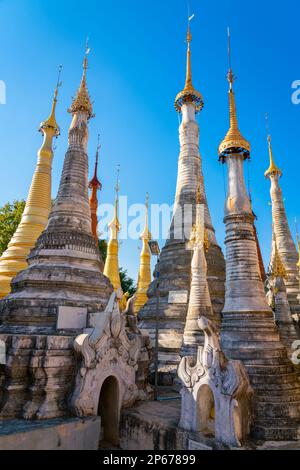 Indein stupa (in Dein), Lago Inle, Stato Shan, Myanmar (Birmania), Asia Foto Stock