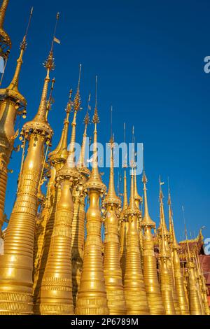 Indein stupa (in Dein), Lago Inle, Stato Shan, Myanmar (Birmania), Asia Foto Stock