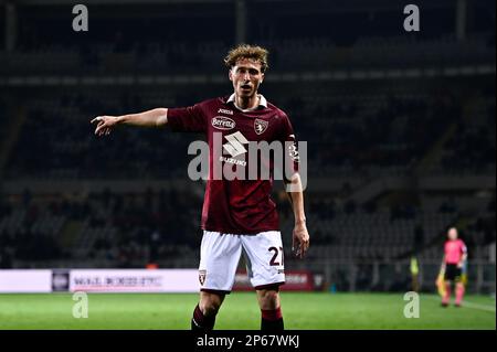 Torino, Italia. 06 marzo 2023. Mergim Vojvoda del Torino FC gesta durante la Serie Una partita di calcio tra Torino FC e Bologna FC. Credit: Nicolò campo/Alamy Live News Foto Stock