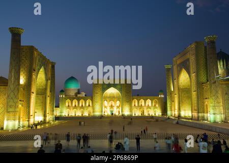 Sera, Ulug Bek, Tilla-Kari e Sherdor madrassahs, da sinistra a destra, Piazza del Registan, UNESCO, Samarcanda, Uzbekistan, Asia centrale Foto Stock
