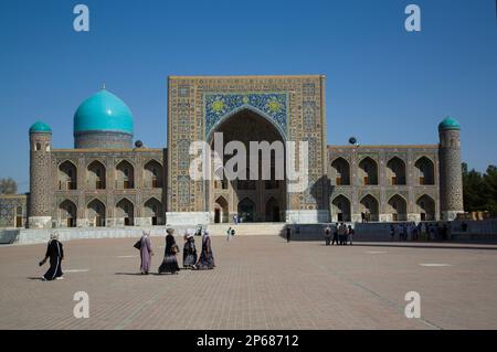 Tilla-Kari madrassah, completato nel 1660, Piazza Registan, Sito Patrimonio dell'Umanità dell'UNESCO, Samarcanda, Uzbekistan, Asia centrale, Asia Foto Stock