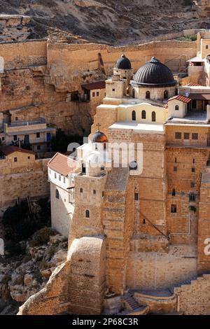 Mar Saba, uno dei più antichi monasteri continuamente abitati del mondo, il deserto della Giudea orientale, Israele, Medio Oriente Foto Stock