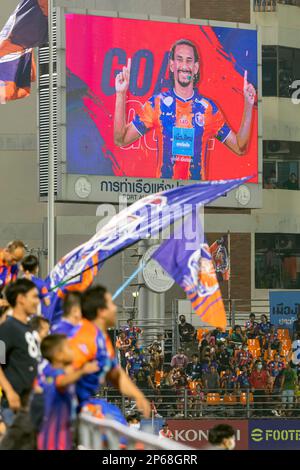 Score elettronico alla partita di calcio tailandese, PAT Stadium, Bangkok, Thailandia Foto Stock