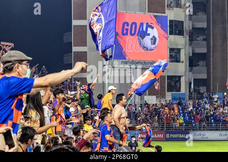 Score elettronico alla partita di calcio tailandese, PAT Stadium, Bangkok, Thailandia Foto Stock