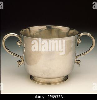 Maker's Mark TH incoronato, probabilmente per Thomas Harris II, Two-Handled Cup, 1683/84, argento. Foto Stock