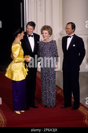 LA COPPIA REALE SVEDESE visita gli Stati Uniti in visita ufficiale di Stato e incontra il presidente Ronald Reagan con la moglie Nancy nella Casa Bianca Foto Stock