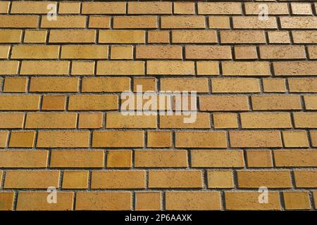Muro di mattoni gialli. Foto Stock