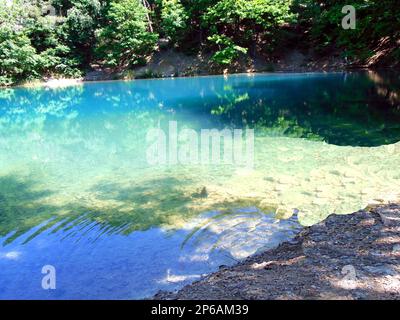 Lago Blu di Baia Sprie, Maramures, Romania - Lacul Albastru Foto Stock