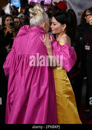 7th marzo 2023, Londra, Regno Unito. Dame Helen Mirren e Lucy Liu arrivano allo Shazam! Fury of the Gods UK Special Screening, Cineworld Leicester Square, Londra. Credit: Doug Peters/EMPICS/Alamy Live News Foto Stock