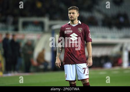 Torino, Italia. 06th Mar, 2023. Karol Linetty (Torino FC) durante Torino FC vs Bologna FC, campionato italiano di calcio Serie A match in Torino, marzo 06 2023 Credit: Independent Photo Agency/Alamy Live News Foto Stock