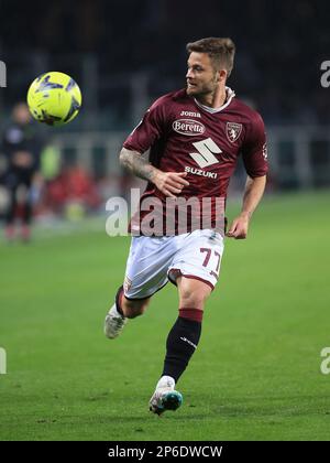 Torino, Italia. 06th Mar, 2023. Karol Linetty (Torino FC) durante Torino FC vs Bologna FC, campionato italiano di calcio Serie A match in Torino, marzo 06 2023 Credit: Independent Photo Agency/Alamy Live News Foto Stock