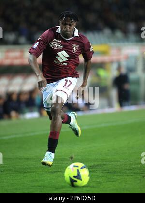 Torino, Italia. 06th Mar, 2023. Wilfred Singo (Torino FC) durante Torino FC vs Bologna FC, campionato italiano di calcio Serie A match in Torino, marzo 06 2023 Credit: Independent Photo Agency/Alamy Live News Foto Stock