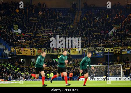 7th marzo 2023; Stamford Bridge, Chelsea, Londra, Inghilterra: Champions League Football, Round of 16, seconda tappa, Chelsea contro Borussia Dortmund; Borussia Dortmund tifosi Foto Stock