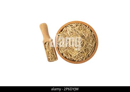 Ginseng siberiano in latino Eleutherococcus senticosus in ciotola di legno e scoop isolato su fondo bianco. Erba medicinale. ha una storia di utilizzo in fo Foto Stock