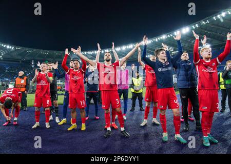 07-03-2023: Sport: Lazio vs AZ ROMA, ITALIA - 7 MARZO: Jordie Clasie (AZ Alkmaar), Myron van Brederode (AZ Alkmaar), Pantelis Hatzidiakos (AZ Alkmaar Foto Stock