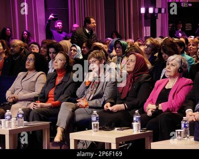 4 marzo 2023, Bruxelles, Belgio: (L-R) Latifa AÃ¯t Baala, Dominique Attias, Annegret Kramp-Karrenbauer, Sarvnaz Chitsaz e Linda Chavez, Ascoltate gli oratori durante una conferenza organizzata dalla resistenza iraniana. Alla conferenza hanno partecipato rinomate leader femminili europee e statunitensi. L'attenzione è stata rivolta al ruolo guida delle donne nella rivoluzione del popolo iraniano e alla loro lotta contro il regime misoginistico iraniano. L'oratore principale è stato Maryam Rajavi, presidente eletto del Consiglio Nazionale di resistenza dell'Iran. (Credit Image: © Siavosh Hosseini/SOPA Images via ZUMA Press Wire) USO EDITORIALE Foto Stock