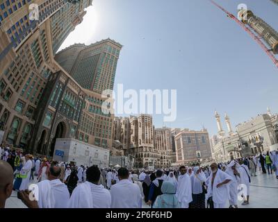 L'Abraj al Bait, conosciuto anche come Orologio Torri, è un complesso governativo di sette hotel grattacieli a Mecca, Arabia Saudita. Foto Stock