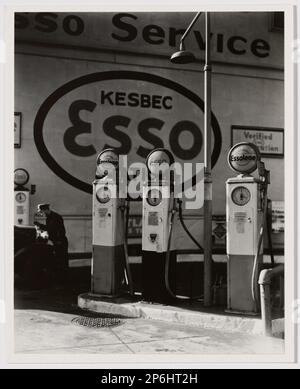 Berenice Abbott, Gasoline Station, Tenth Avenue e 29th Street, New York, 1935, stampato 1982, stampa in argento gelatinoso. Foto Stock