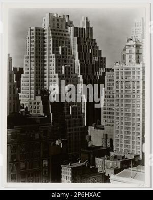 Berenice Abbott, Fortieth Street tra la Sesta e la settima Avenue, New York, 1935, stampato 1982, stampato in argento gelatinoso. Foto Stock