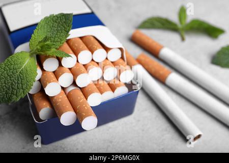 Mentolo tabacco per sigarette Foto stock - Alamy