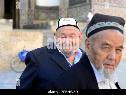 Un uomo uzbeko e kirghiso a Bukhara, Uzbekistan. Foto Stock