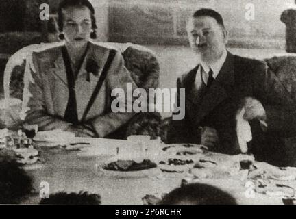 1938 maggio , Roma , ITALIA : la futura Regina d'Italia MARIA José di SAVOIA ( principessa del Brabante del Belgio , 1906 - 2001 ) , moglie del futuro ultimo re italiano Umberto II di Savoia , a pranzo con ADOLF HITLER . - CASA SAVOIA - ITALIA - REALI - BRABANTE - BELGIO - NOBILTÀ ITALIANA - SAVOY - NOBILTÀ - ROYALTY - STORIA - FOTO STORICHE - NAZISMO - NAZI - NAZISTA - NAZISMO - NAZISTA - SECONDA GUERRA MONDIALE - ROMA - PRANZO --- ARCHIVIO GBB Foto Stock