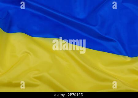 Primo piano della bandiera nazionale Ucraina con spazio copia Foto Stock