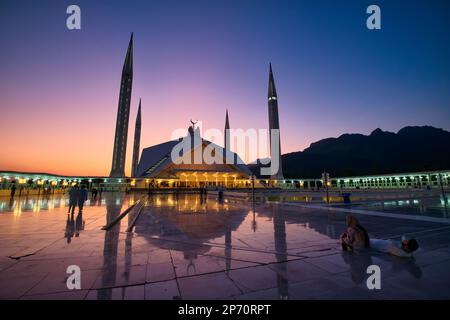 Il concetto che Dalokay ha realizzato nella Moschea di Faisal di Re era quello di presentare la moschea come una corona per la capitale moderna, Islamabad, dove si è sviluppato Foto Stock