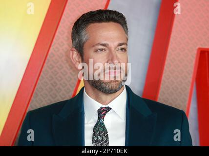 Zachary Levi partecipa alla prima in Gran Bretagna di Shazam! Fury of the Gods a Cineworld Leicester Square a Londra, Inghilterra. Foto Stock