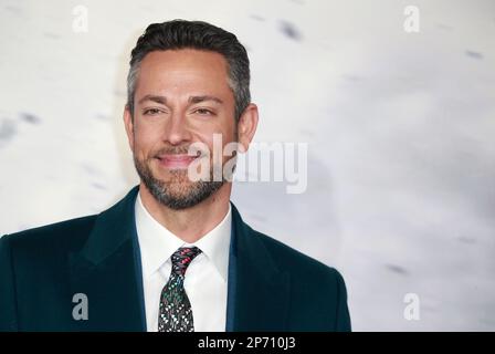 Zachary Levi partecipa alla prima in Gran Bretagna di Shazam! Fury of the Gods a Cineworld Leicester Square a Londra, Inghilterra. Foto Stock