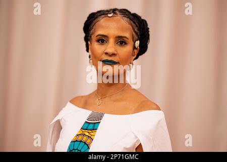 Berlino, Germania. 07th Mar, 2023. Amal Abbbass, imprenditore sociale, si trova alla cerimonia del Berlin Women's Award il giorno prima della Giornata internazionale della donna. Credit: Fabian Sommer/dpa/Alamy Live News Foto Stock