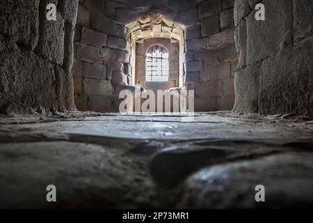 Interno del castello di Granadilla. Città medievale evacuata nel 1965, sa essere riabilitato. Caceres, Spagna Foto Stock