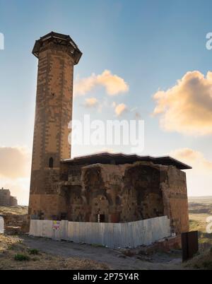 Kars, Turchia. 23 giugno 2021. ANI Città Antica. La Moschea Manuchehr si trova nella città di Ani in Turchia. Viaggi in Turchia. Kars, Turchia Foto Stock