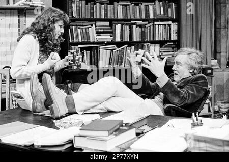 Julie Walters (Rita), Mark Kingston (Frank) nella FORMAZIONE DI RITA di Willy Russell alla Royal Shakespeare Company (RSC), The Warehouse, Londra WC2 16/06/1980 Design: Poppy Mitchell illuminazione: Leo Leibovici regista: Mike Ockrent Foto Stock