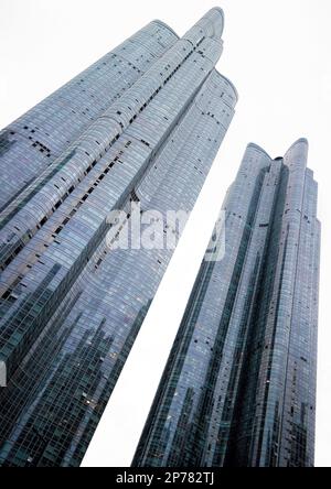 Busan, Corea del Sud - 22 maggio 2019: Doosan Haeundae abbiamo le Zenith Towers e gli edifici residenziali a Marine City, Haeundae District Foto Stock