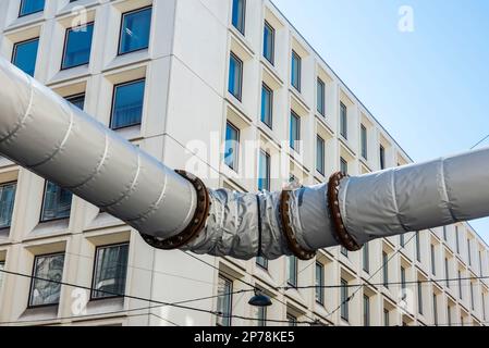 Tubo di scarico per scaricare l'acqua su una strada a Vienna, Austria Foto Stock