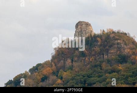 Sugar Loaf Bluff raggiunge quasi 85 metri nel cielo; in un giorno d'autunno a Winona, Minnesota USA. Foto Stock