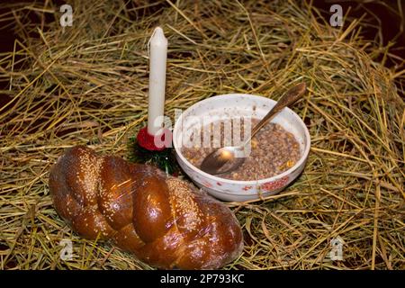 Kutya in una serata Santa davanti alla Natività di Cristo Foto Stock