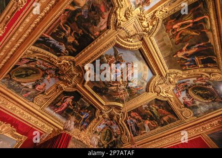 Salone di pittura a soffitto de Mercure, Camera da letto Parade di re Luigi XIV nel suo Grand Appartement, Chateau de Versailles, Dipartimento Yvelines Foto Stock