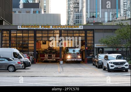 Una vista esterna dell'edificio dei Vigili del fuoco di Chicago, situato nell'area del centro cittadino della vibrante citta' Foto Stock