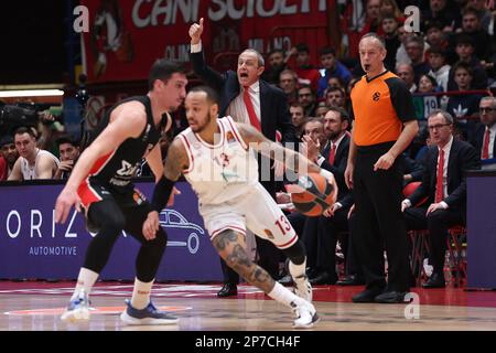 3 marzo 2023, Milano, Italia: Italia, Milano, marzo 3 2023: Shabazz Napier (guardia Milano Armani) sibila in 2nd quarto durante il gioco di basket EA7 Emporio Armani Milano vs Olympiacos Piraeus, Eurolega 2022-2023 round26 (Credit Image: © Fabrizio Bertani/Pacific Press via ZUMA Press Wire) SOLO PER USO EDITORIALE! Non per USO commerciale! Foto Stock