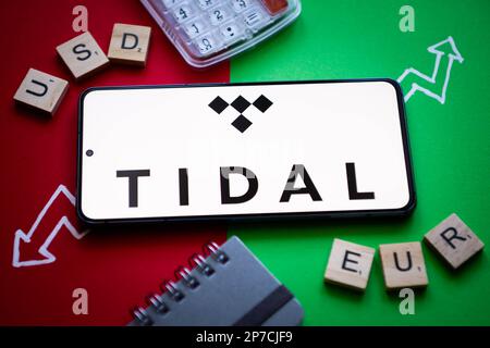 Marzo 8, 2023, Nysa, Polonia: In questa illustrazione di foto un marchio di marea visto visualizzato su uno smartphone. (Credit Image: © Mateusz Slodkowski/ZUMA Press Wire) SOLO PER USO EDITORIALE! Non per USO commerciale! Foto Stock