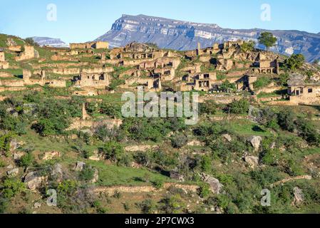 Un vecchio villaggio abbandonato sulle montagne del Dagestan. Russia Foto Stock