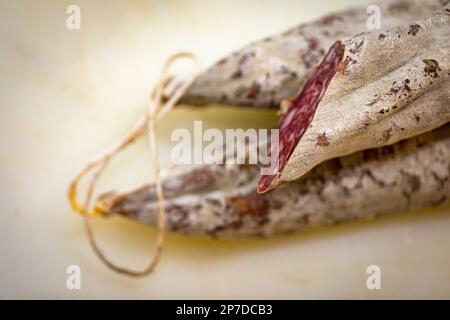Llonganissa (salsiccia di maiale stagionata e secca catalana) Foto Stock