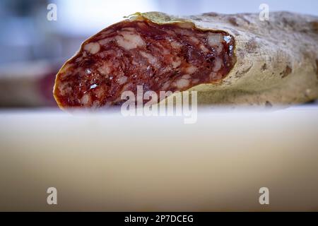 Llonganissa (salsiccia di maiale stagionata e secca catalana) Foto Stock