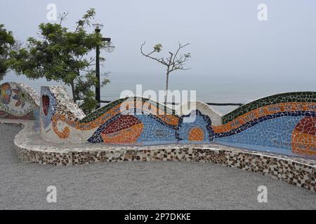 Il Parco dell'Amore, mosaici in stile Gaudi, Miraflores, Lima, Perù Foto Stock