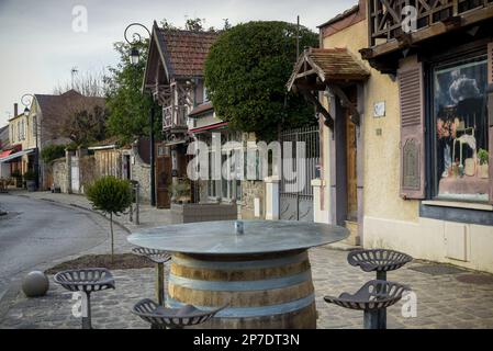 BARBIZON - FRANCIA - MARZO 2023: Vista sul villaggio francese di Barbizon in Francia Foto Stock