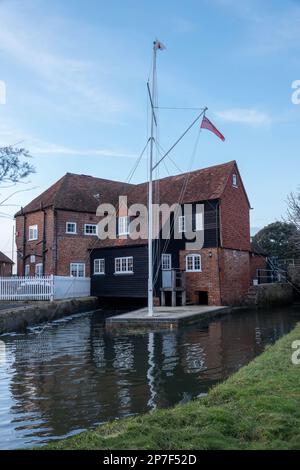 Vista del Bosham Sailing Club, Old Mill West Sussex England Foto Stock