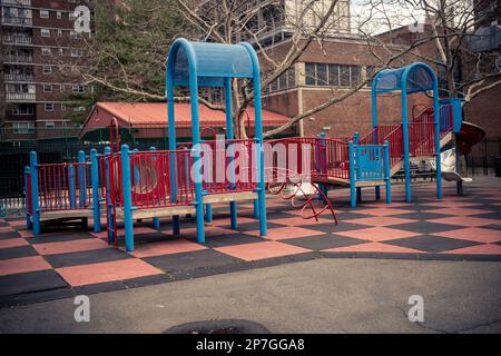 Empty Penn South parco giochi nel quartiere Chelsea di New York Domenica, 5 marzo 2023. (© Richard B. Levine) Foto Stock