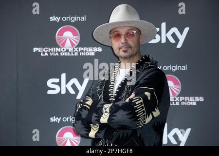 MILANO, ITALIA - 06 MARZO: Joe Bastianich partecipa alla foto-call per 'Pechino Express la via delle Indie' Sky Original il 06 marzo 2023 a Milano, Italia Foto Stock